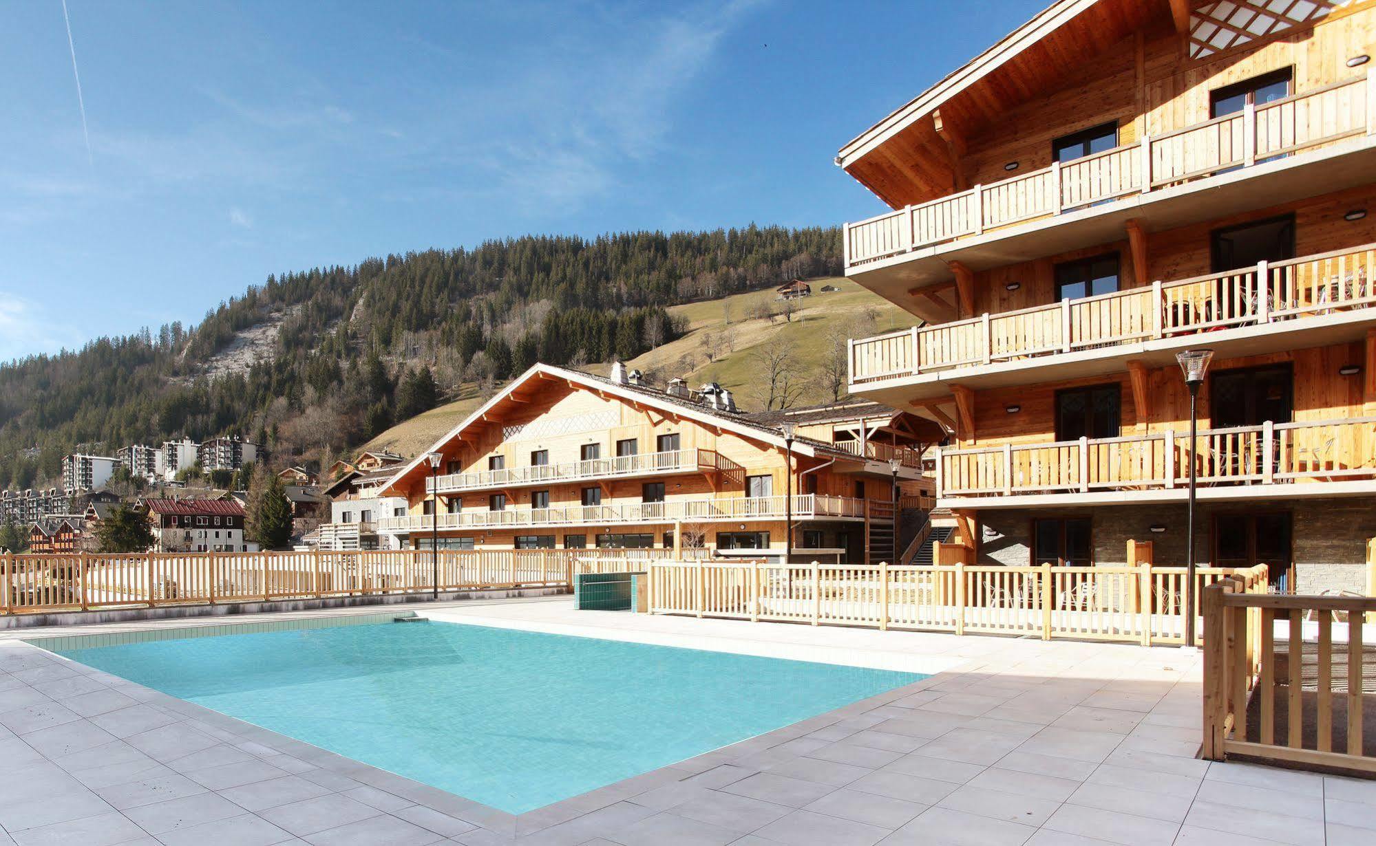 Hotel Prestige Odalys Le Chamois La Clusaz Exterior photo